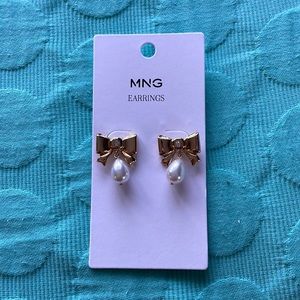 Mango bow and faux pearl drop earrings